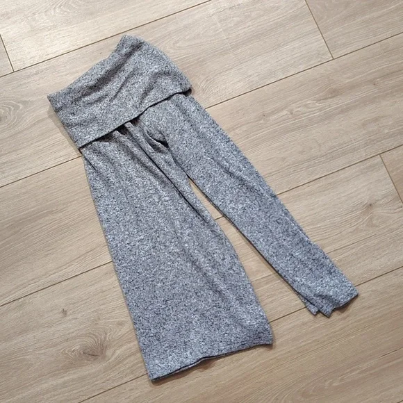 GAP Heather Gray Off-Shoulder Sweater,  Ladies Size XS,  Fitted Off Shoulder Top - Picture 6 of 6